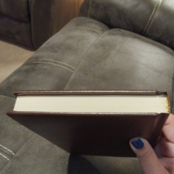 1982 Faux leather Hardcover Treasure Mountain by: Louis L'Amour - Picture 10 of 14